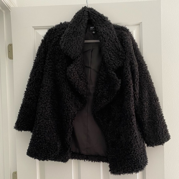 Drape Front Sherpa Coat. Size Small. - Picture 5 of 6